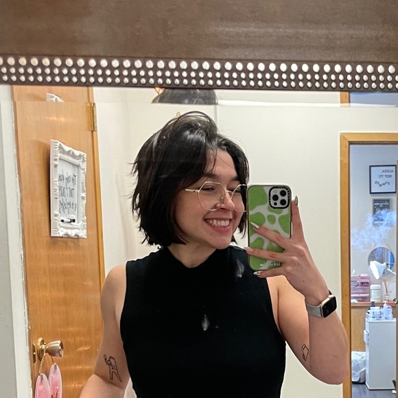 Meet your Posher, Rebeka - Picture 1 of 1